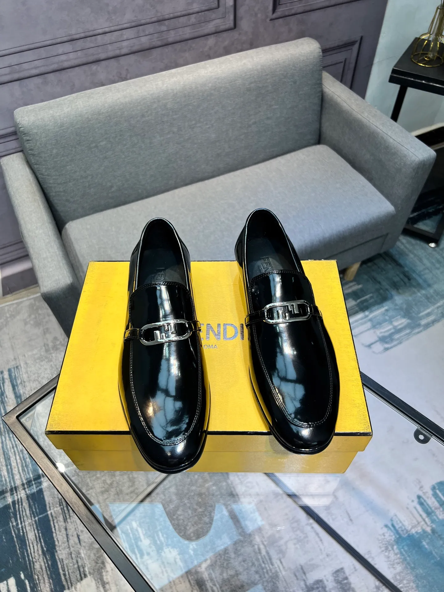Men's shoes 💰940 [FENDI] Fendi men's business casual leather shoes imported brand cloth/calf leather/open edge beads/brand logo printing -Inner lining: comfortable cowhide lining -Outsole: genuine leather outsole with rubber backing embedded in the heel, perfect injection molding -Super high quality control·Fine workmanship: highlighted (high-end·luxury·grade) -Size: 39-44.38.45.46 Customized, non-returnable